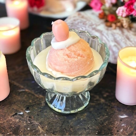 ⚠️SALE Candle // Handmade Pink Ice Cream Candle SEND OFFERS - Picture 5 of 5